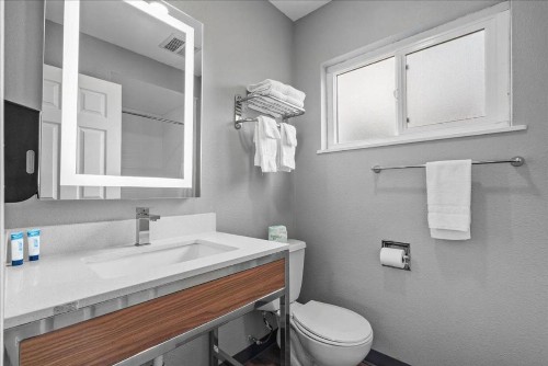 Town House Motel - image 27