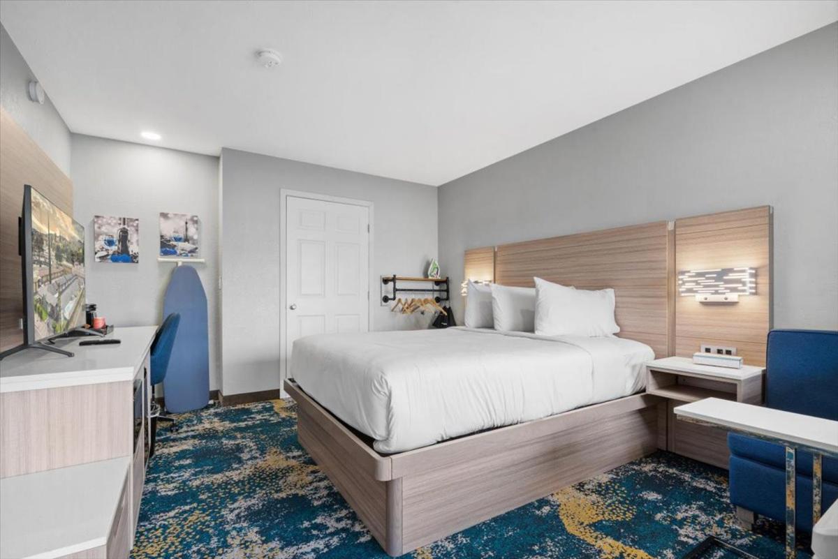 Town House Motel - image 3