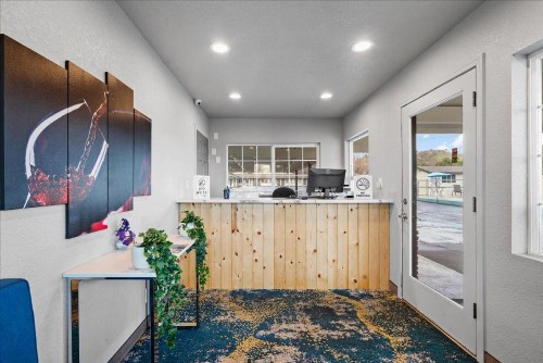 Town House Motel - image 30