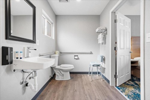 Town House Motel - image 32