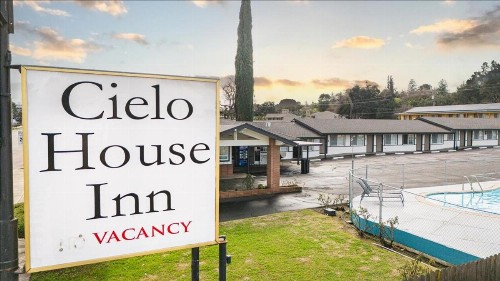Town House Motel - image 34
