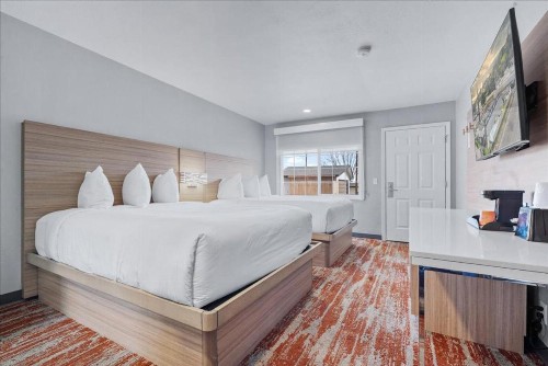 Town House Motel - image 37