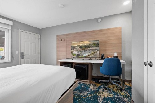 Town House Motel - image 39