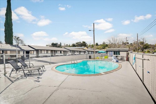 Town House Motel - image 41