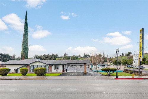 Town House Motel - image 43