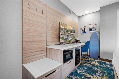 Town House Motel - image 6