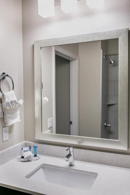 Hotel Siri Downtown - Paso Robles - image 26