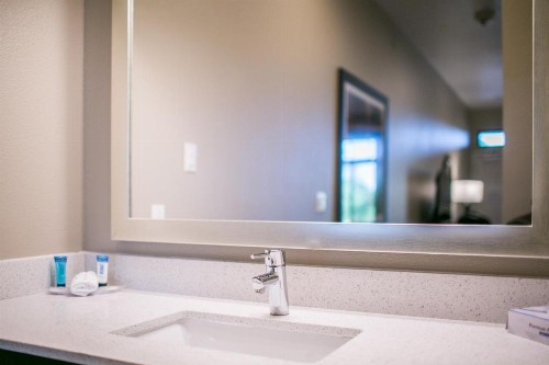 Hotel Siri Downtown - Paso Robles - image 42