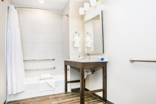 Hotel Siri Downtown - Paso Robles - image 46