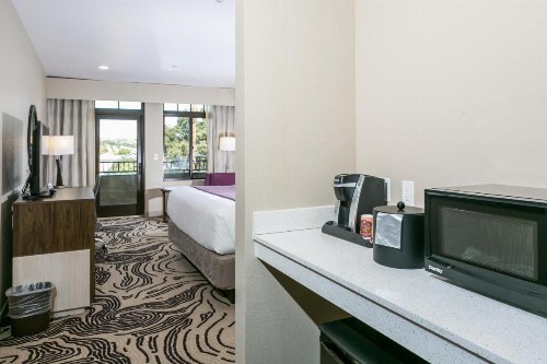 Hotel Siri Downtown - Paso Robles - image 6