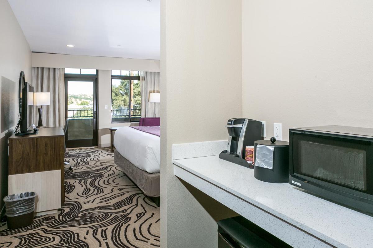 Hotel Siri Downtown - Paso Robles - image 6