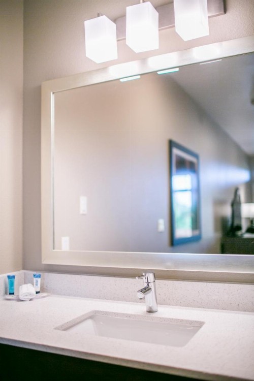 Hotel Siri Downtown - Paso Robles - image 7