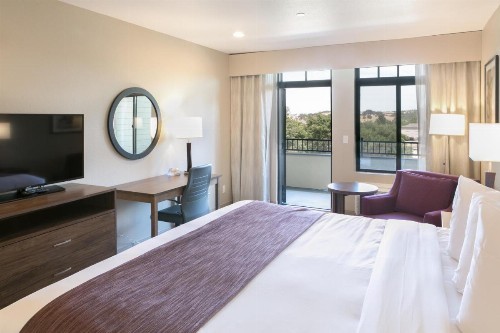 Hotel Siri Downtown - Paso Robles - image 9