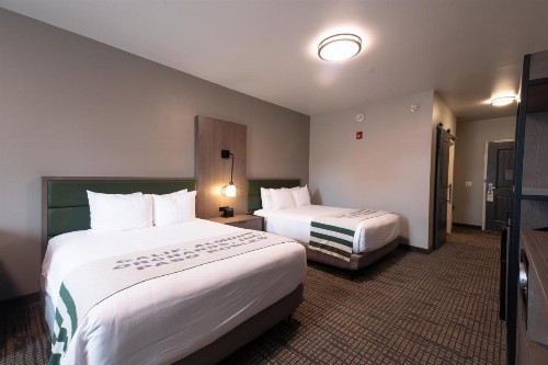 Oxford Suites Paso Robles - image 13