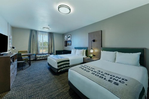 Oxford Suites Paso Robles - image 15