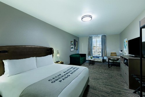 Oxford Suites Paso Robles - image 24