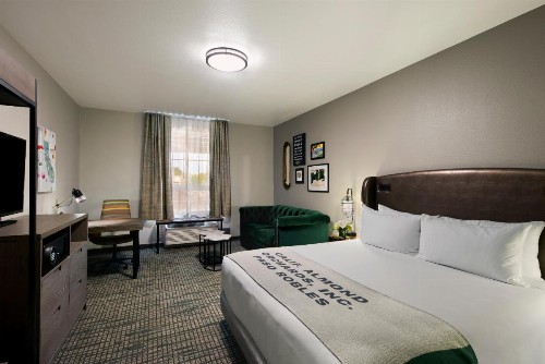 Oxford Suites Paso Robles - image 25