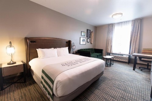 Oxford Suites Paso Robles - image 26