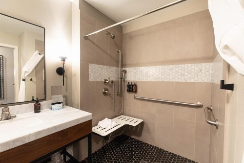 Oxford Suites Paso Robles - image 27