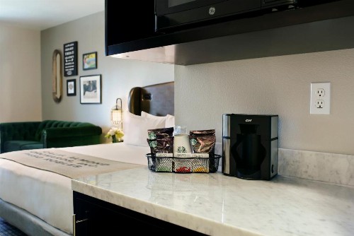 Oxford Suites Paso Robles - image 33