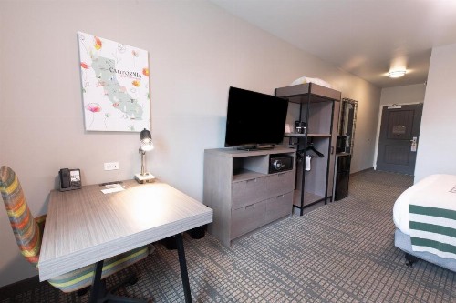 Oxford Suites Paso Robles - image 36