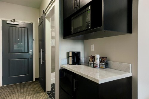 Oxford Suites Paso Robles - image 4