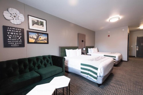 Oxford Suites Paso Robles - image 5