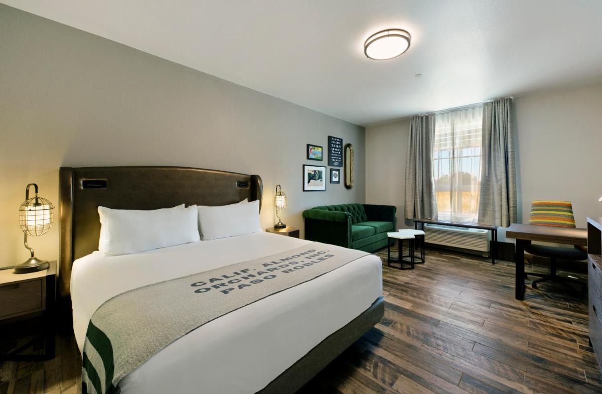 Oxford Suites Paso Robles - image 6