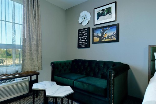 Oxford Suites Paso Robles - image 8