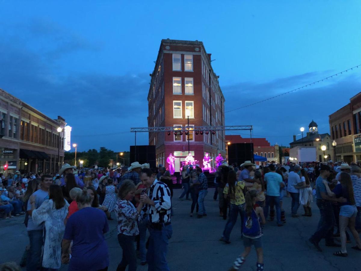 Frontier Hotel Pawhuska - image 2