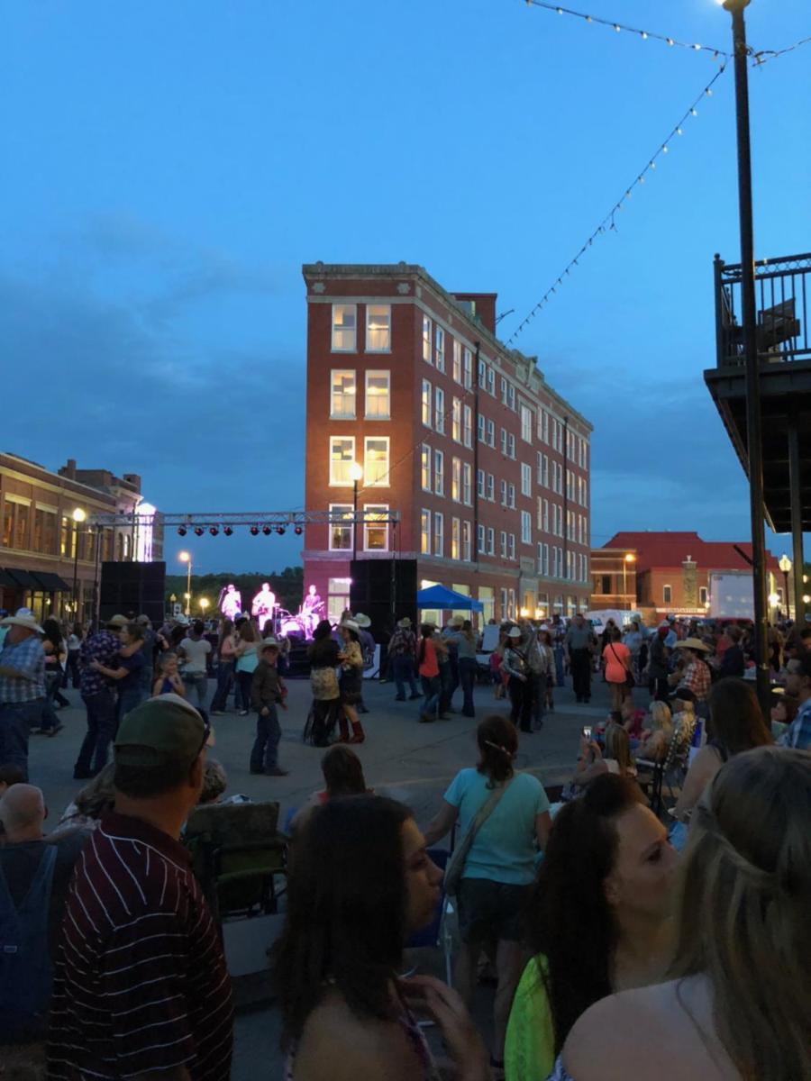 Frontier Hotel Pawhuska - image 4
