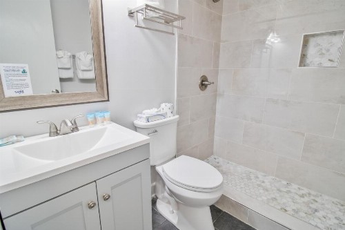 Oceanfront Litchfield Inn - image 18