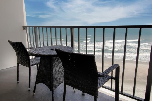 Oceanfront Litchfield Inn - image 21