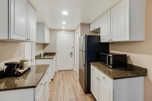 Oceanfront Litchfield Inn - image 23