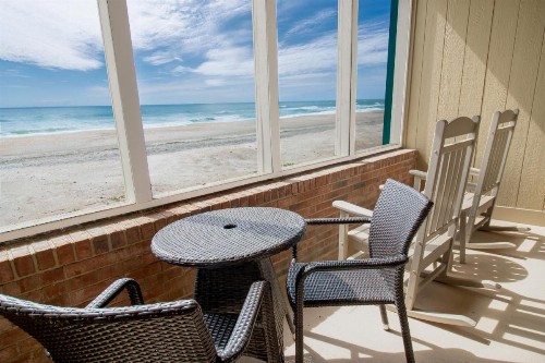 Oceanfront Litchfield Inn - image 28