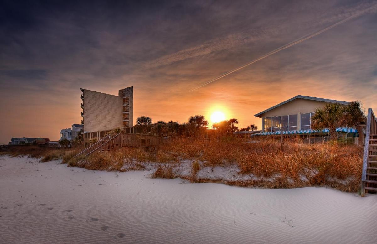 Oceanfront Litchfield Inn - image 3