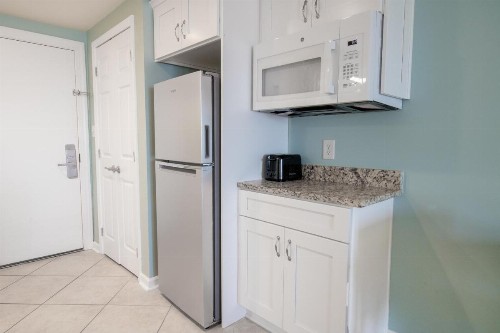 Oceanfront Litchfield Inn - image 35