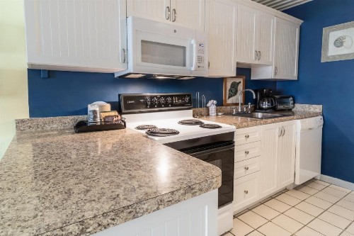 Oceanfront Litchfield Inn - image 44