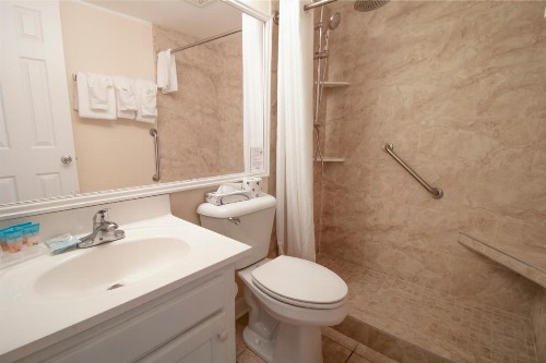 Oceanfront Litchfield Inn - image 6