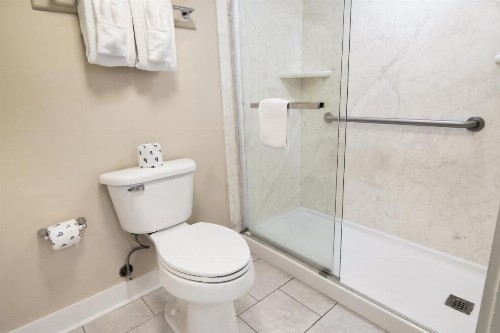 Oceanfront Litchfield Inn - image 7