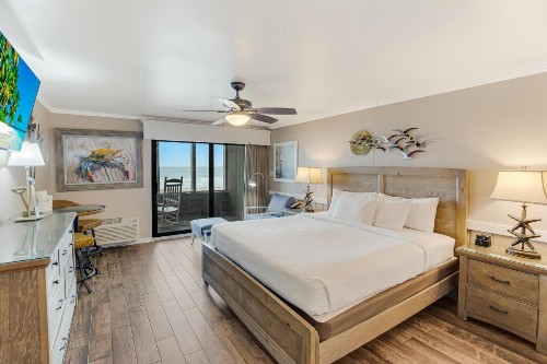 Oceanfront Litchfield Inn - image 9