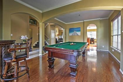 Spacious Pearland Home 15 Mi to Downtown Houston!