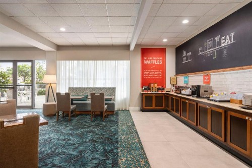 Hampton Inn Pembroke Pines - image 13