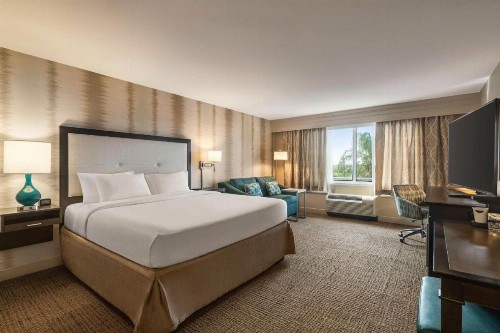 Hampton Inn Pembroke Pines - image 18