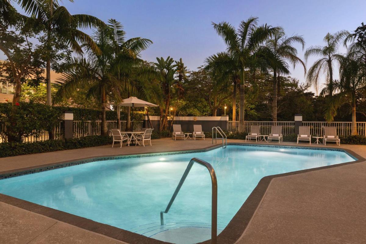 Hampton Inn Pembroke Pines - image 3