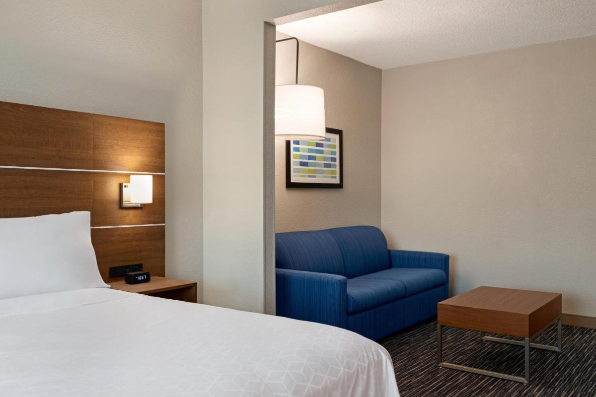 Holiday Inn Express Hotel & Suites Pembroke Pines Sheridan Street an IHG Hotel - image 4