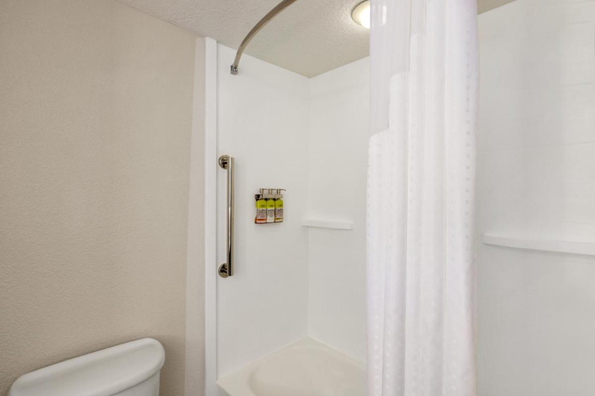 Holiday Inn Express Hotel & Suites Pembroke Pines Sheridan Street an IHG Hotel - image 6