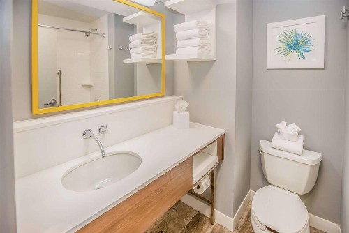 Hampton Inn Pensacola Beach - image 32