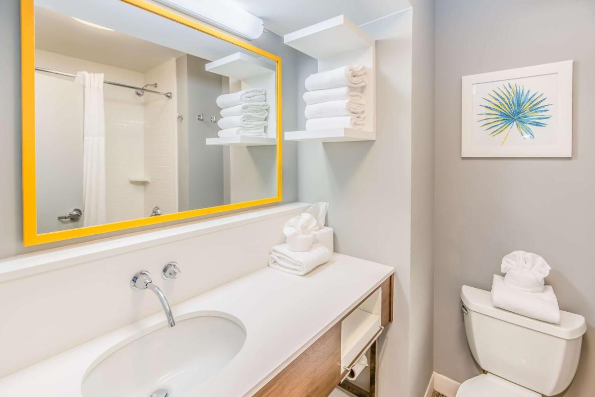 Hampton Inn Pensacola Beach - image 4