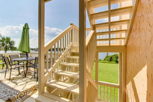 The Treehouse On the Bay - image 1